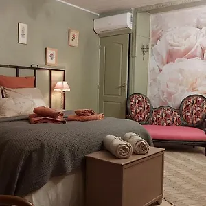 La Demeure Des Poetes D'hotes Maison d'hôtes Mouzieys-Panens